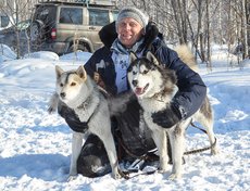 Алексей Машковцев и его сибирские хаски Хан и Зима. Четвертое место на дистанции 10 километров.