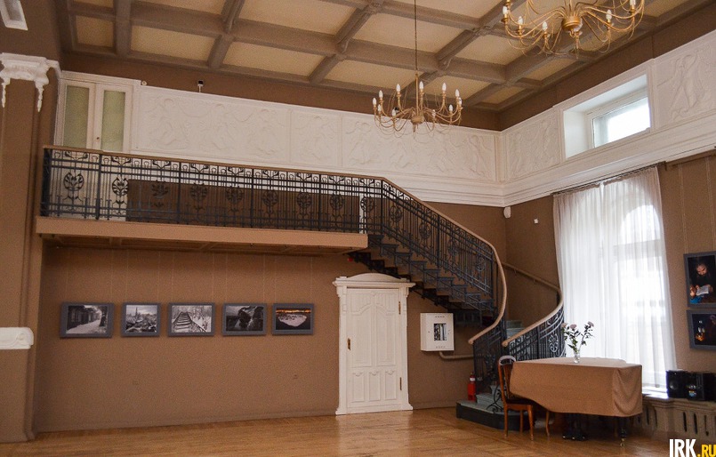 Раньше в здании Галереи сибирского искусства располагался банк.
