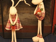 Внукам Татьяны особенно симпатичны большие кролики, которые по росту с малышами почти вровень.