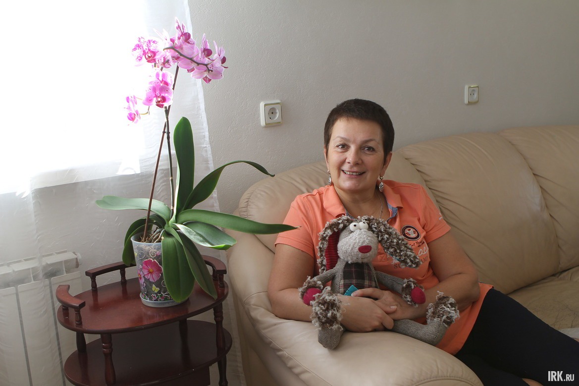 Татьяна с одним из сегодняшних «фаворитов» — курчавым кроликом. Этот экспонат получил прозвище Кролик-Баран.