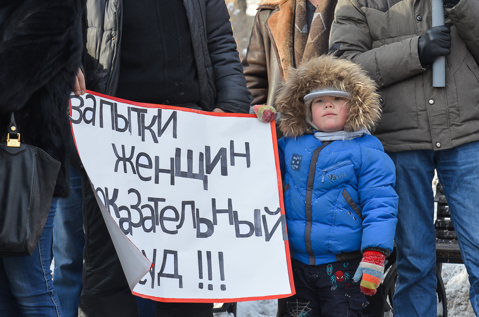 На площади Труда прошел митинг против насилия в правоохранительных органах.