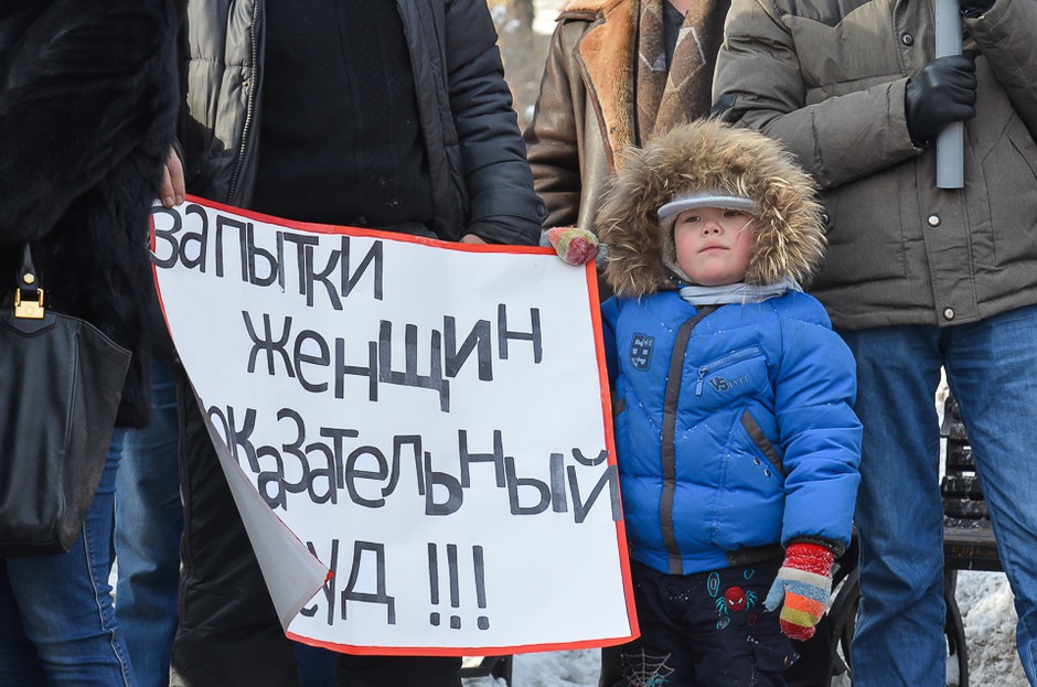На площади Труда прошел митинг против насилия в правоохранительных органах.