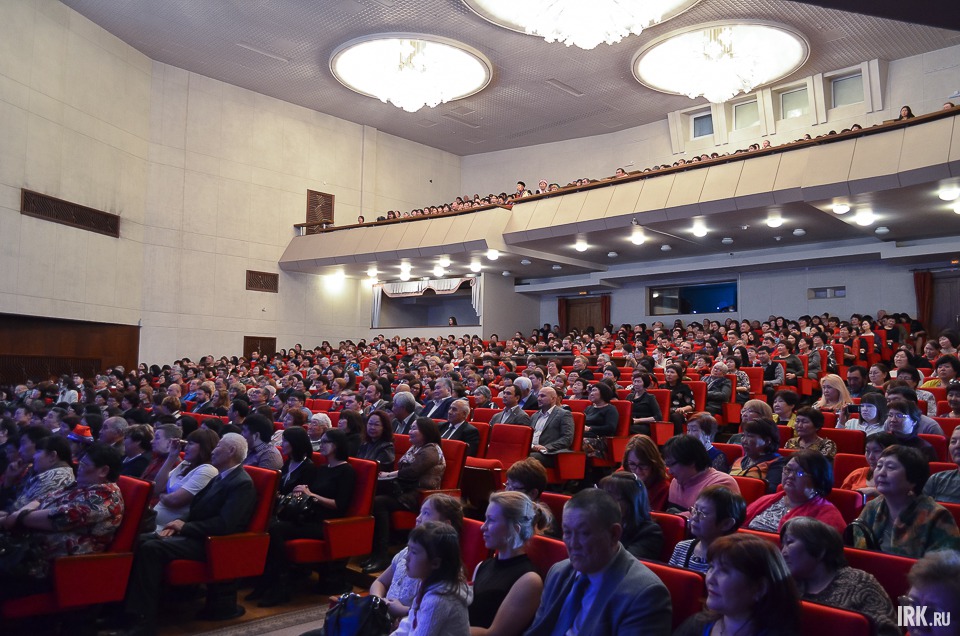 В этот вечер в театре не было свободных мест.