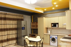 1-комнатная квартира на улице Коммунаров: 42 кв.м., 2 500 рублей в сутки.