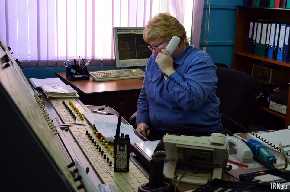 Главное депо, где дежурный контролирует выдачу и постановку поездов в рейс, а также следит за их маневрами