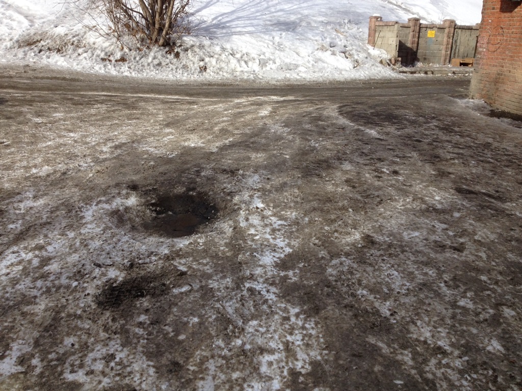 Анна: Двор дома ул. Лермонтова, 24. В 6 утра в эту яму провалилась машина, от визга шин проснулся весь дом