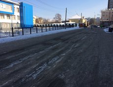 Сергей Медведев: Саянский  переулок  школа  23, ребятишки идут  в  школу. Мусор  не вывозят, дорогу  никогда  не  чистили