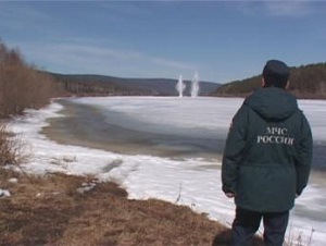 На реке. Фото пресс-службы ГУ МЧС России по области