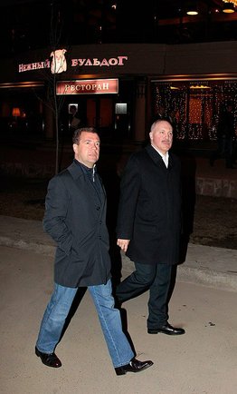 Во время прогулки по городу. С губернатором Иркутской области Дмитрием Мезенцевым