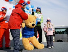 Самым юным участником «Лыжни России 2014» стала Злата Петрачук (2009 года рождения). Участнице подарили огромного плюшевого медведя