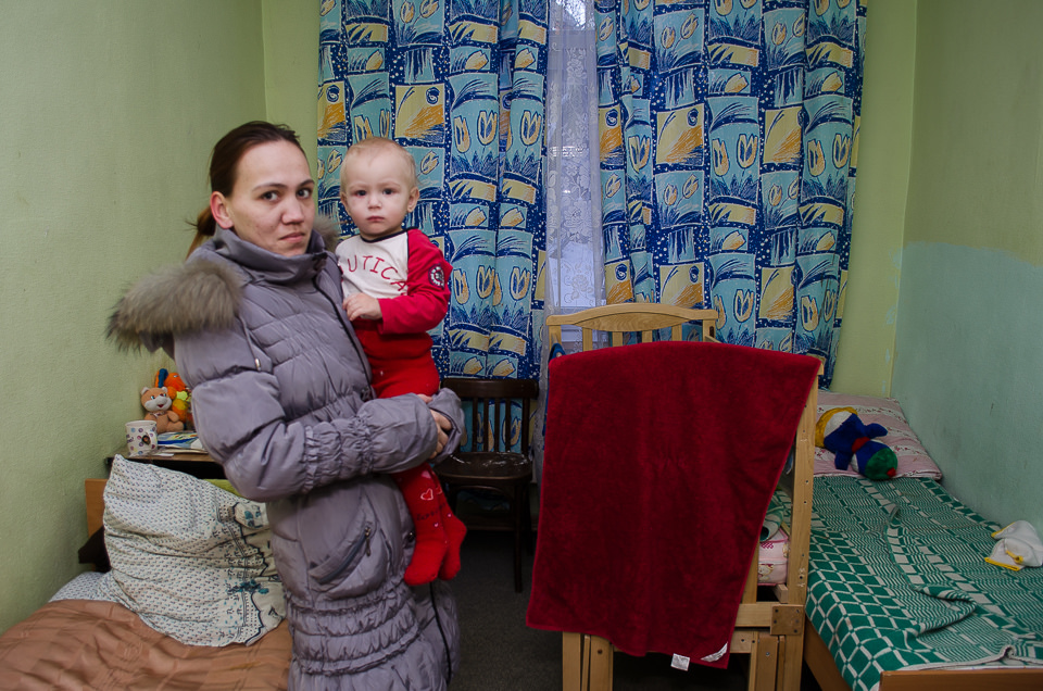 Галина с дочерью Ариной живет в «Обереге» около месяца