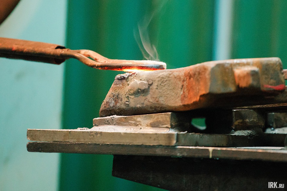 Отделение ИМС (индукционно-металлургический способ). Здесь происходит упрочнение металла и трущихся поверхностей методом наплавки и сварки