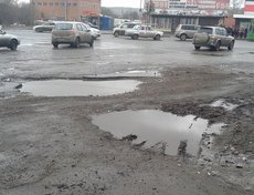 Улица Воронежская, напротив и рядом с остановкой «Кая». Фото Марины Евстратенко