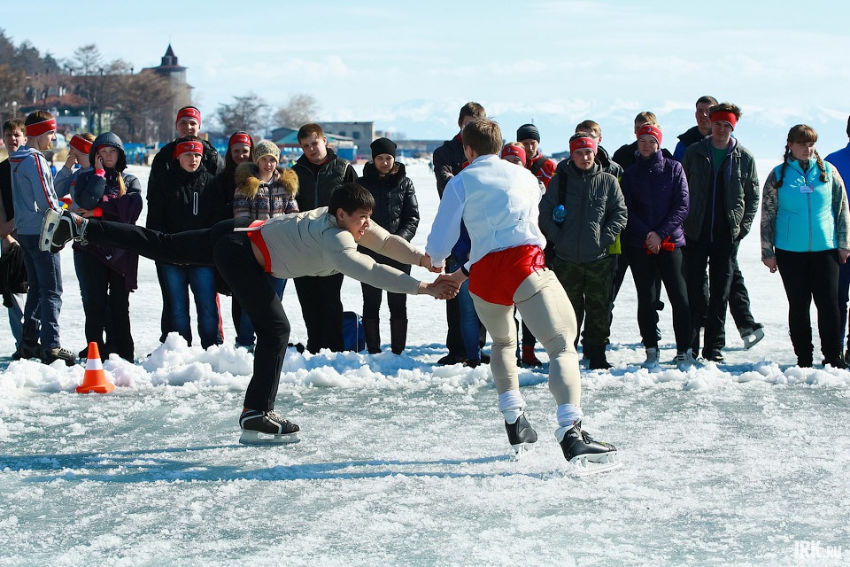 В ходе ледовых игр на льду озера Байкал команды продемонстрировали не только физическую подготовку, но и виртуозность в фигурном катании