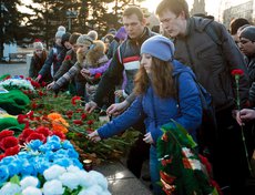 Заключительный этап был начат с торжественного митинга и возложения венков к мемориалу «Вечный огонь Славы» в Иркутске