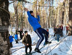 В рамках скаутского ралли участники фестиваля преодолели несколько сложных этапов — «Ханойские башни», «Бабочка», «Лианы», «Костер» и другие