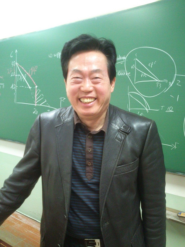 Профессор Сонг