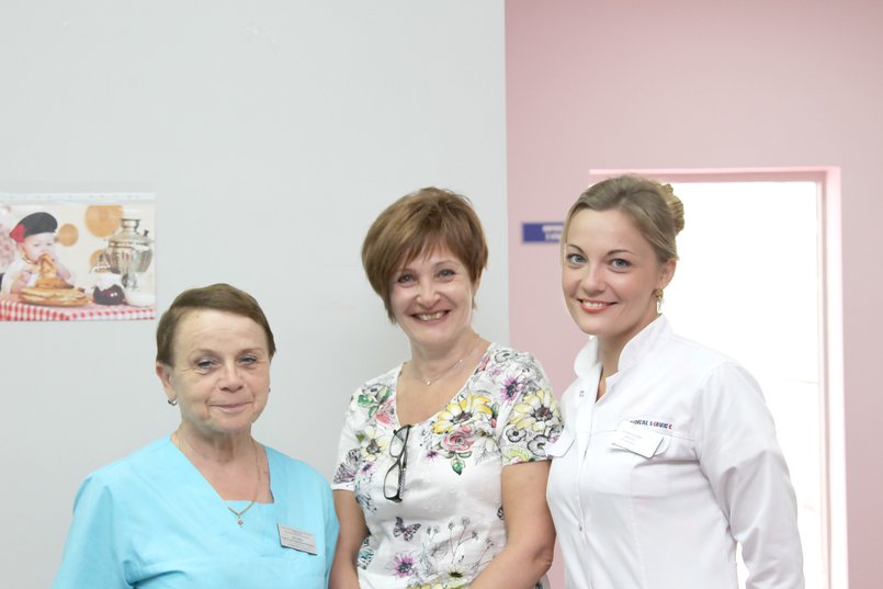 Ирина Всеволодовна с сотрудниками перинатального центра. Фото Валентина Карпова