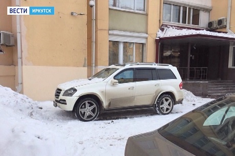 Поврежденный автомобиль. Фото «Вести-Иркутск»