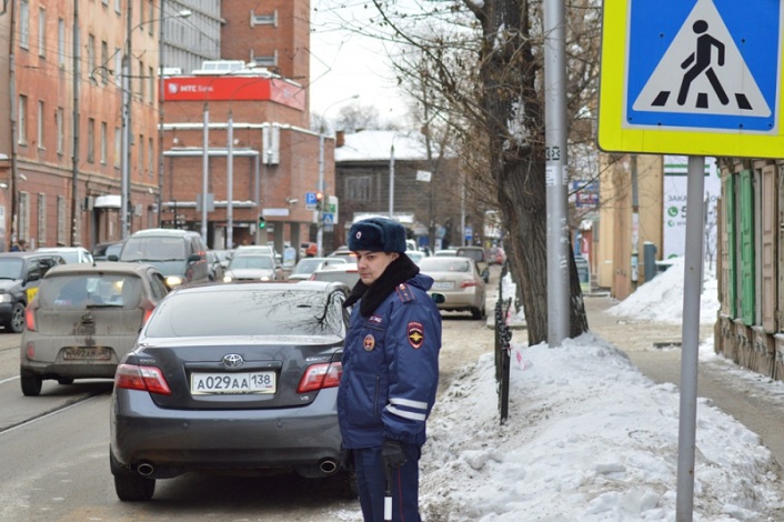 Сотрудник ГИБДД