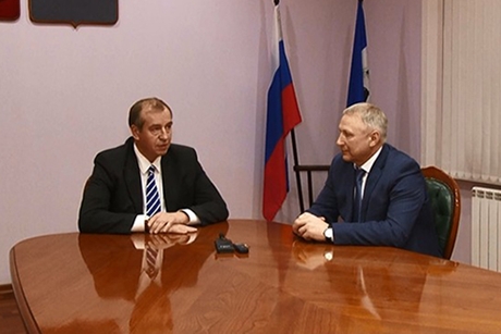 Сергей Левченко на совещании с Сергеем Журковым. Фото пресс-службы правительства региона