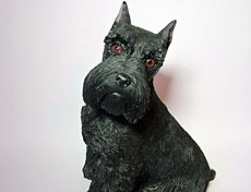 Самый большой и тяжелый шнауцер — металлический черный ризен Sandicast.
