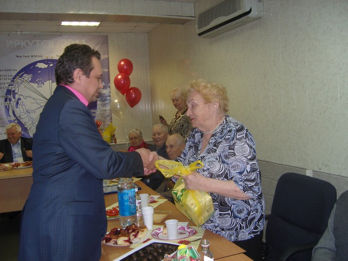 Вручение подарков ветеранам