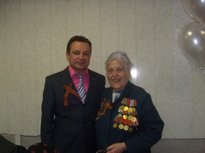 Роман Селезнев и председатель совета ветеранов № 13 К. Тимонина