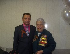 Роман Селезнев и председатель совета ветеранов № 13 К. Тимонина