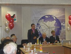 Роман Селезнев поздравляет ветеранов