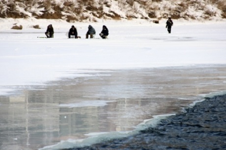 Рыбаки. Фото с сайта ГУ МЧС России по Иркутской области