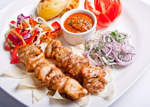 Салат из жаренных шампиньонов и курицы