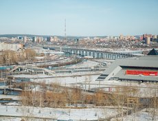 Из окон новой библиотеки виден недостроенный Ледовый дворец.