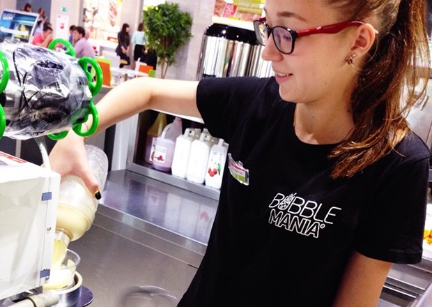 Процесс приготовления коктейля