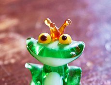 Первая лягушка в коллекции Елены была выиграна в конкурсе на одном из детских праздников.