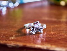 Серебряное кольцо с красными алмазами. Подарок.