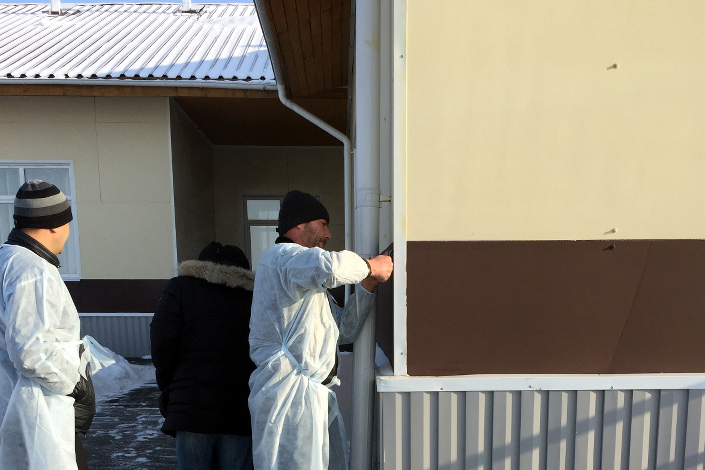 Проверка утеплителя в стенах детсадов. Фото предоставлено строительной компанией Проверка утеплителя в стенах детсадов. Фото предоставлено строительной компанией