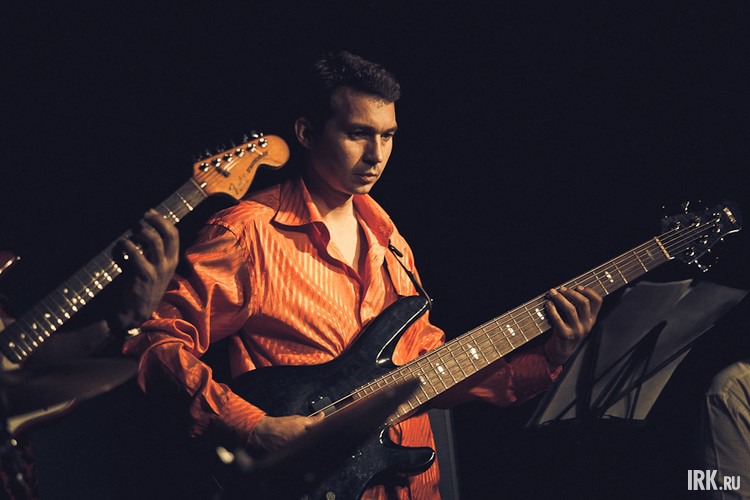 Юрий Куртилов, бас-гитарист группы «Доктор джаз». Фото Артема Моисеева