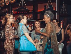 Арли Леонард общается с иркутянами. Фото Артема Моисеева