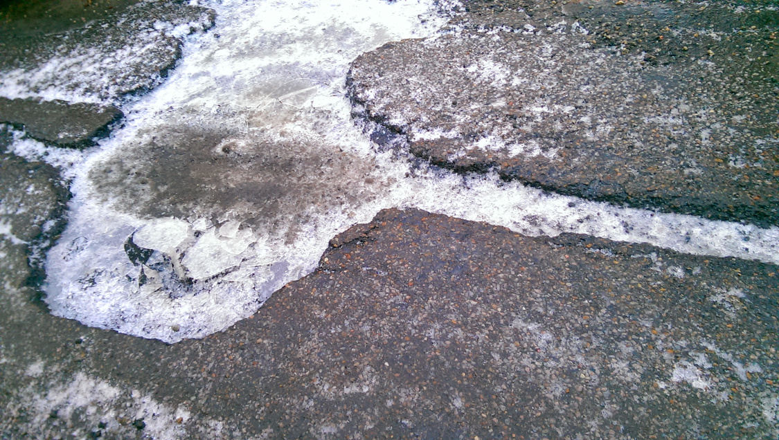 Возле дома № 8 по улице 2-ая Железнодорожная. Фото предоставила Алиса