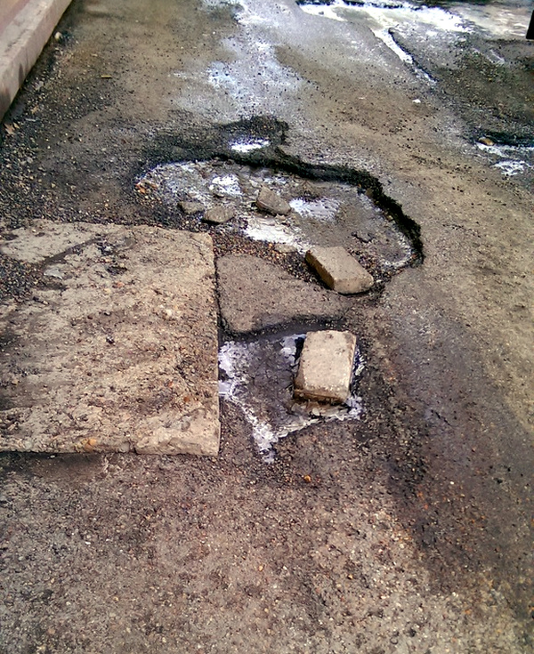 Возле дома № 8 по улице 2-ая Железнодорожная. Фото предоставила Алиса