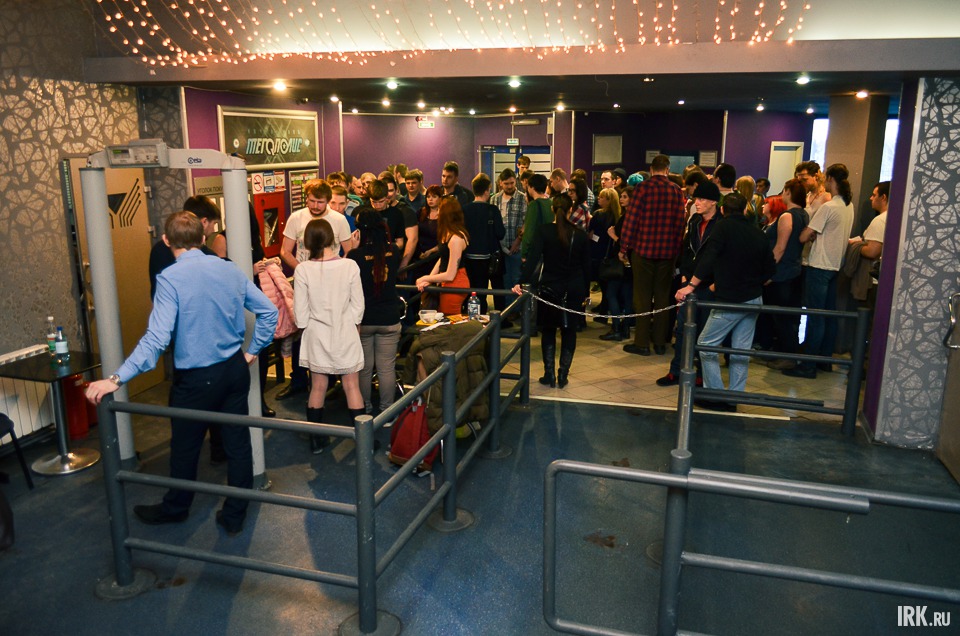На проходной ночного клуба «Мегаполис».