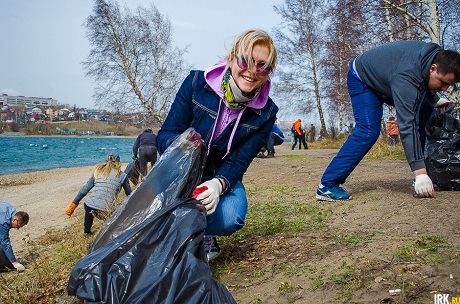 На общегородском субботнике в 2015 году. Фото Ильи Татарникова