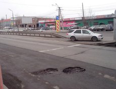 Улица Трактовая, около светофора на остановка «Бакалея»