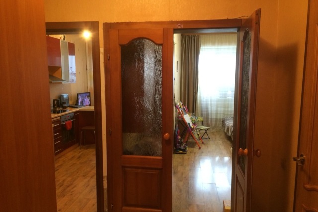 1-комнатная квартира в микрорайоне Радужный: 45 кв.м., 2 400 000 рублей.