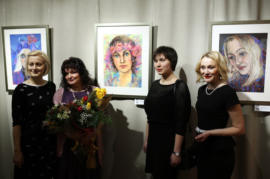 Яна и героини серии «Иркутянки» — Вера Рыжкович, Евгения Скареднева, Анна Суркова