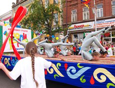 Карнавал «Шагаем вместе». Фото Владимира Смирнова, IRK.ru