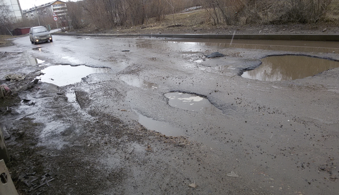 Микрорайон Первомайский, объездная дорога возле домов 38 и 38а. Фото Елены Дмитриевой