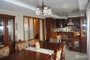 7-комнатная квартира на улице Байкальской: 374 кв.м., 28 миллионов рублей.