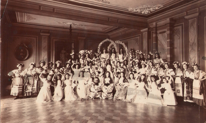 Бал в институте, 1902-1903 годы. Фото из фондов Музея истории города Иркутска